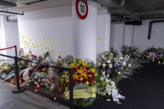 Pour le Ministère public genevois, l'internement du jeune qui a tué un Portugais de 22 ans dans un parking souterrain des Charmilles se justifie. Le procureur a livré vendredi un portrait accablant du meurtrier (archives). KEYSTONE/MARTIAL TREZZINI